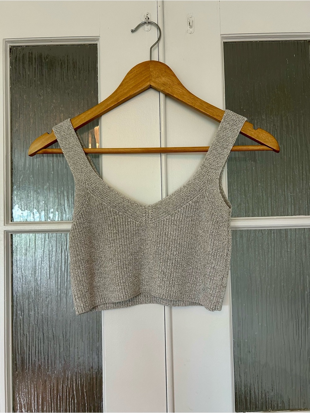 🩶 Wilfred Knit V-Neck Cropped Tank Top